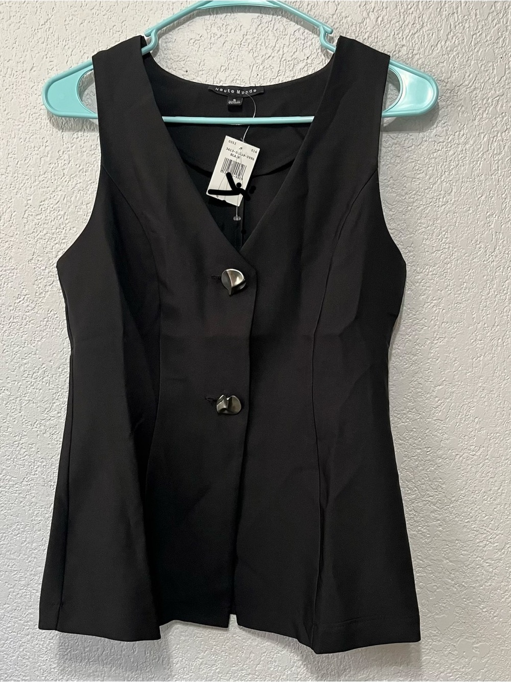 Haute Monde black a black sleeveless V-neck vest blouse size S